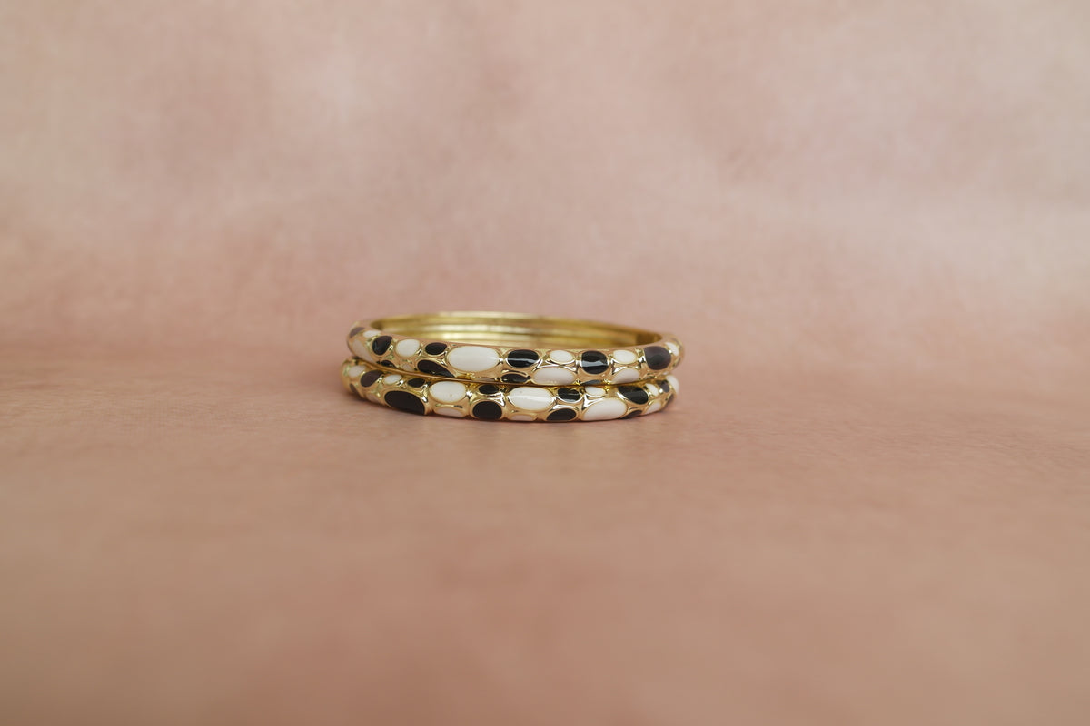 Siyah Sadaf enamel bangle by Rangat, view 2