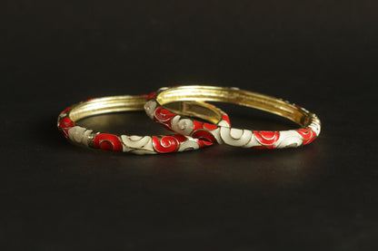 Leher Rang enamel bangle by Rangat — flowing curves of laal and safed enamel intertwine across this bangle like painted waves