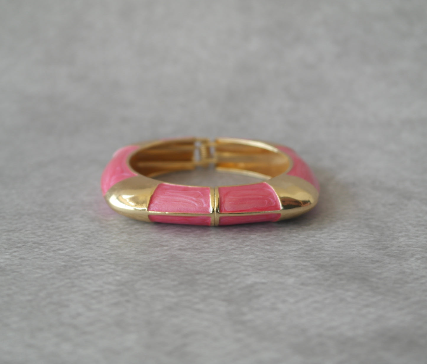 Husn Gulaabi Bangle