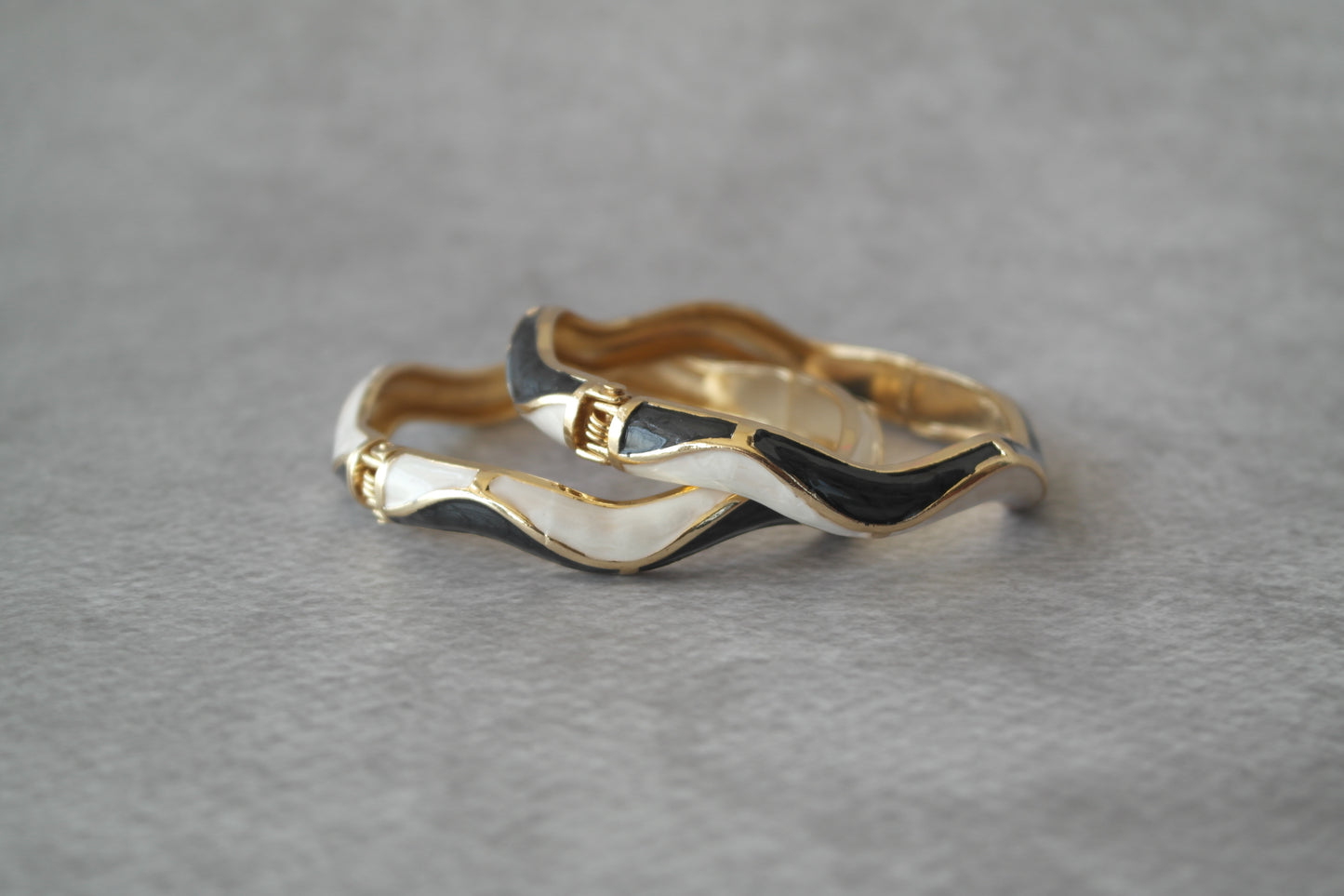 Kaari Leher Bangle