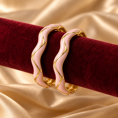 Gulabi Noor bangle - velvet display