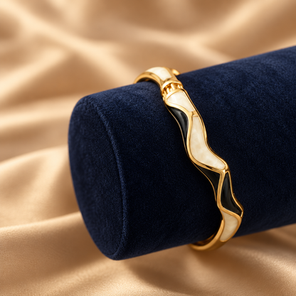 Kaari Leher bangle - velvet display